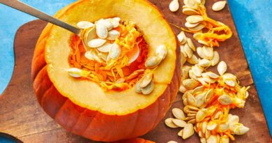 Discover the 6 health benefits, nutritional value, and uses of pumpkin seeds.
